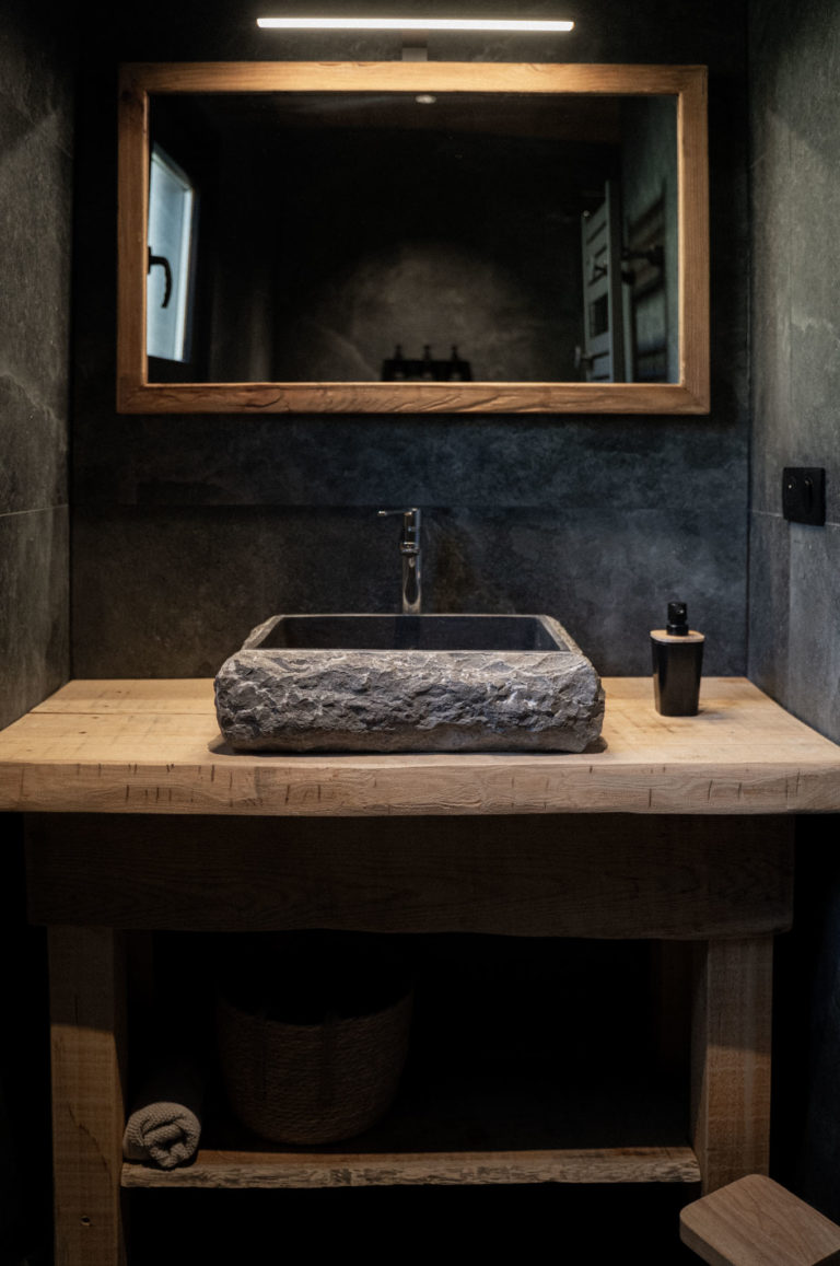 meuble massif salle de bain sur mesure
