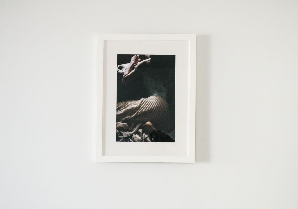 Accrocher un tableau sans percer